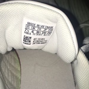 Women's Adidas sneakers 7.5 US.